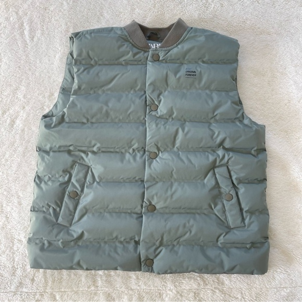 Zara Kids Puffer Vest in Light Gray Green